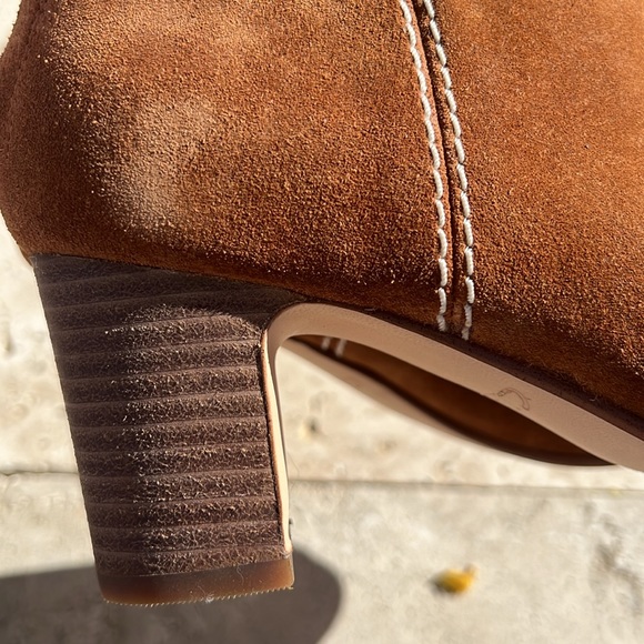 NIB Clark’s tan suede open-toe, zip-up booties - Picture 6 of 7